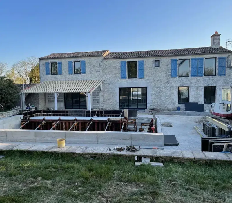 Réalisation de menuiseries extérieures par Conception Bois 17, charpentier à La Rochelle