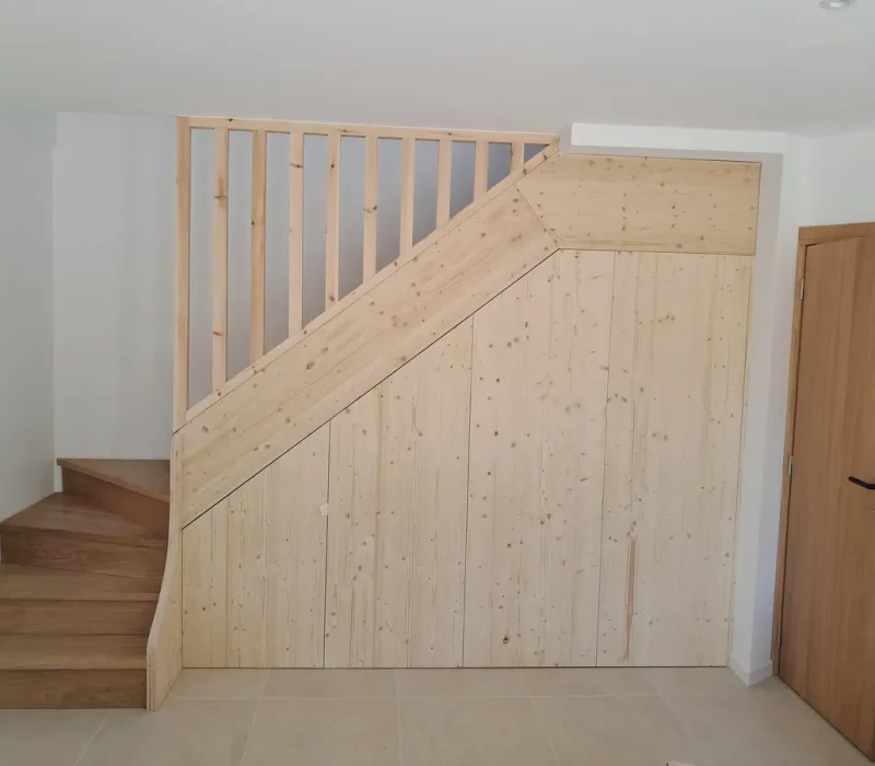 Réalisation de menuiseries intérieures par Conception Bois 17, charpentier à La Rochelle